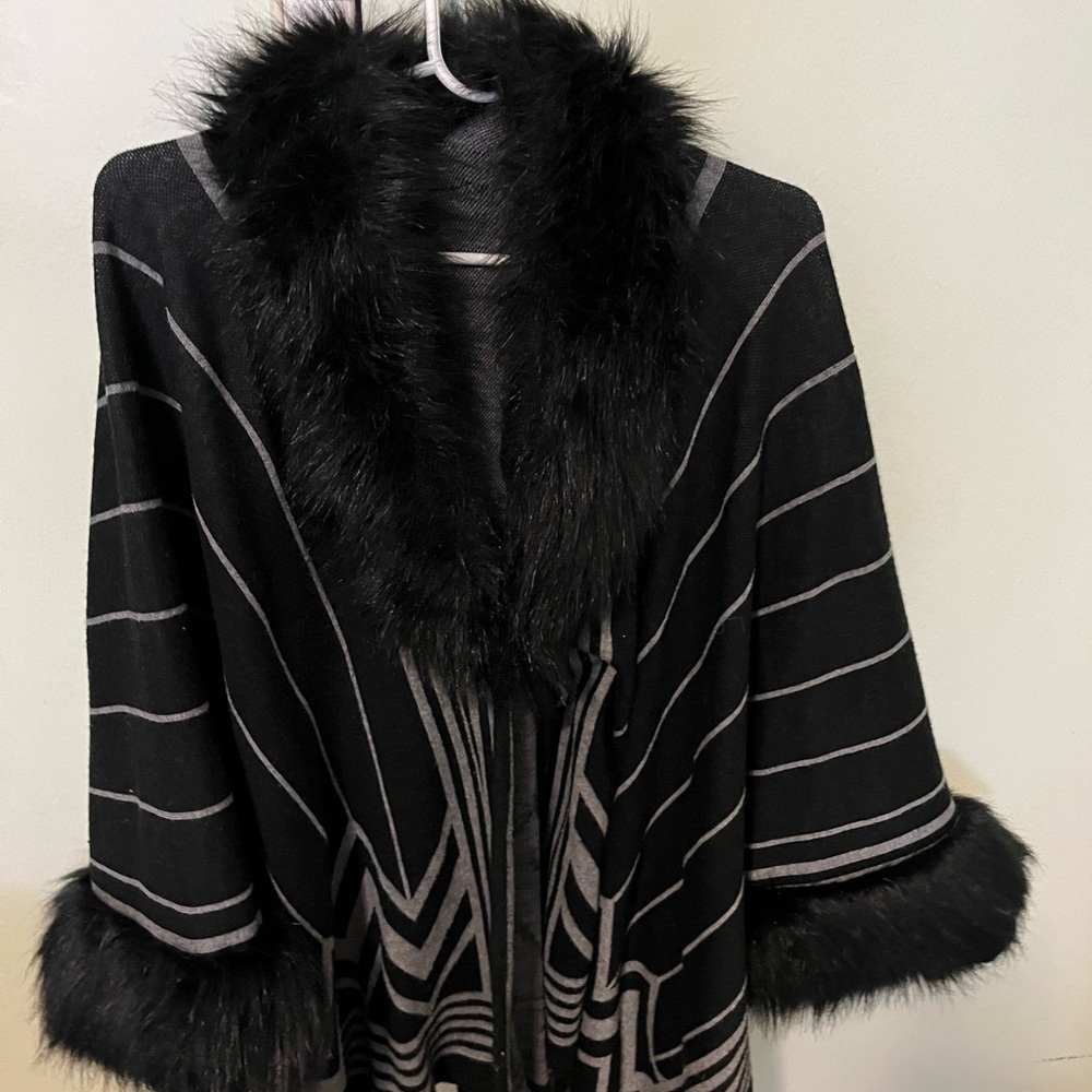 Elegant Black and Gray Women's Sweater with Faux Fur Trim